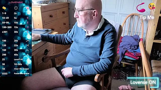 Snapshot of Adamdaddybear chatting on 10/05/25, 01:20 Adamdaddybear online show from 10/05/25, 01:20