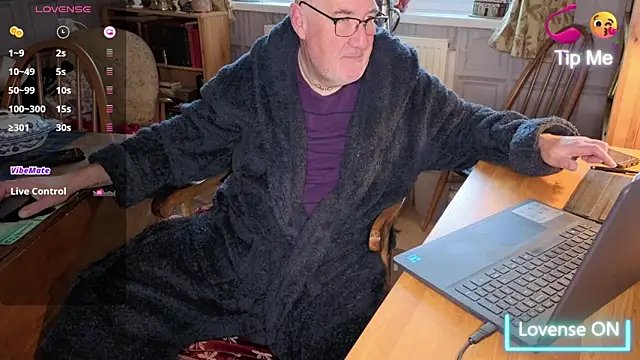 Snapshot of Adamdaddybear chatting on 11/05/25, 08:03 Adamdaddybear online show from 11/05/25, 08:03