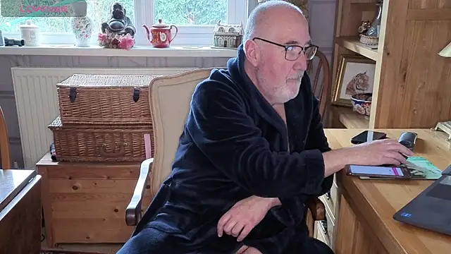 Adamdaddybear online show from 02/09/26, 02:21