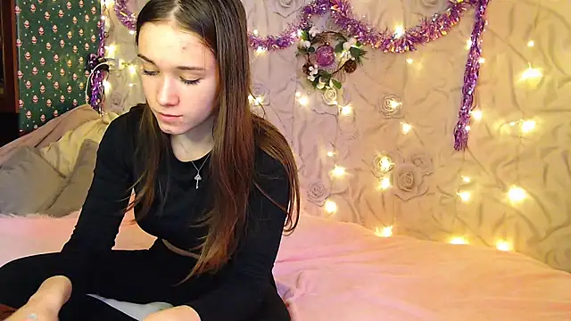 Snapshot of fluffy_kitty_ chatting on 01/13/25, 07:43 fluffy kitty online show from 01/13/25, 07:43