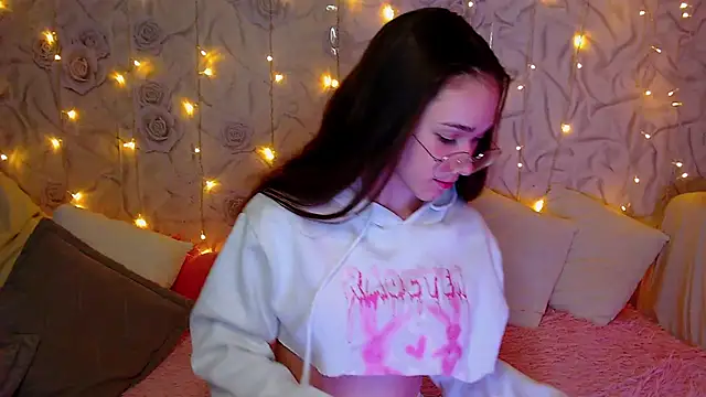 Snapshot of fluffy_kitty_ chatting on 10/17/25, 03:25 fluffy kitty online show from 10/17/25, 03:25