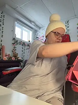 Snapshot of Sweetleeahxx chatting on 03/31/26, 12:05 Sweetleeahxx online show from 03/31/26, 12:05