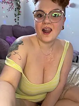 Snapshot of Sweetleeahxx chatting on 04/10/26, 01:27 Sweetleeahxx online show from 04/10/26, 01:27