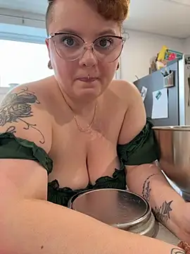 Snapshot of Sweetleeahxx chatting on 04/13/26, 01:49 Sweetleeahxx online show from 04/13/26, 01:49