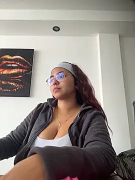 Snapshot of Miapeyton chatting on 11/18/25, 03:27 Miapeyton online show from 11/18/25, 03:27