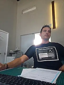 Snapshot of Lucas___81 chatting on 10/18/25, 09:32 Lucas   81 online show from 10/18/25, 09:32