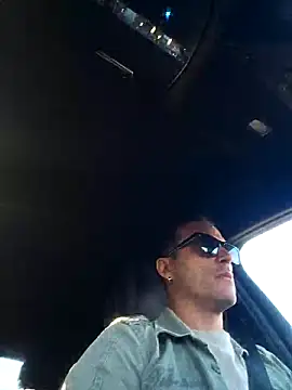 Snapshot of Lucas___81 chatting on 10/24/25, 08:00 Lucas   81 online show from 10/24/25, 08:00