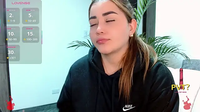 Lucia star   online show from 10/19/25, 11:49