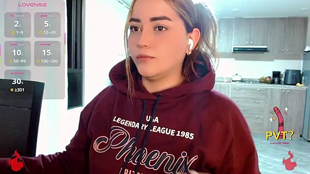 Snapshot of Lucia_star__ chatting on 11/18/25, 01:55 Lucia star online show from 11/18/25, 01:55