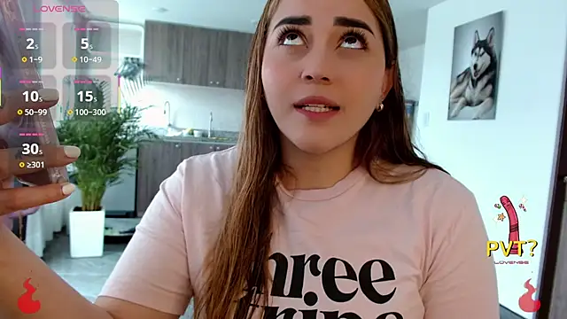 Snapshot of Lucia_star__ chatting on 11/22/25, 04:28 Lucia star online show from 11/22/25, 04:28