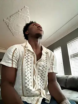 Snapshot of Festivitiesking1 chatting on 09/23/25, 10:24 Festivitiesking1 online show from 09/23/25, 10:24