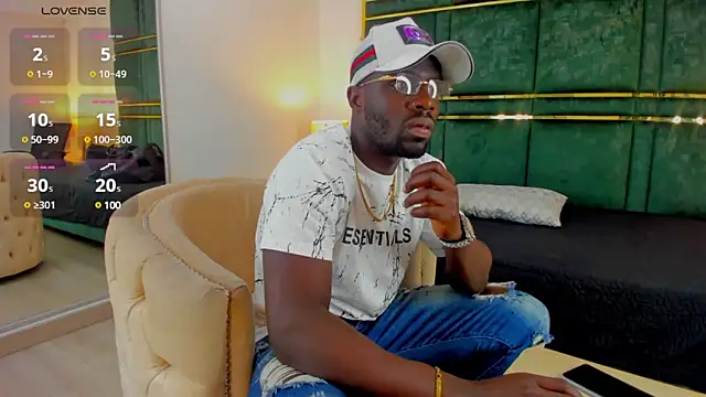 Latrellx7 online show from 02/03/25, 10:47