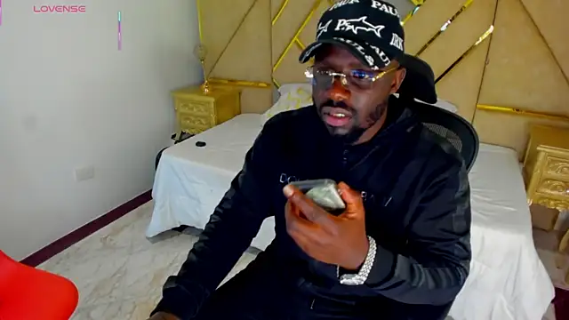 Latrellx7 online show from 10/31/25, 11:50