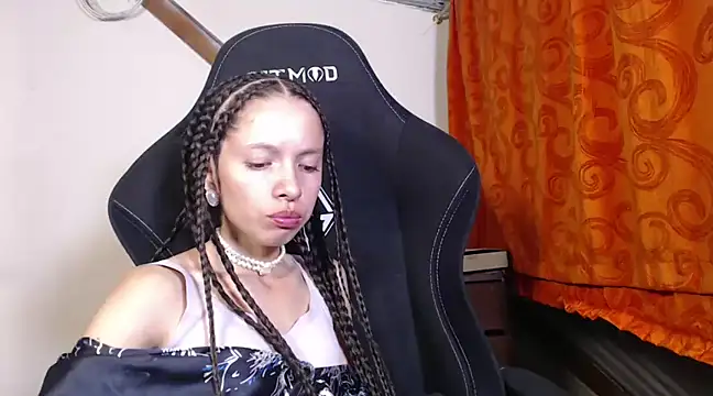 Snapshot of sweetdam12 chatting on 01/10/25, 11:18 sweetdam12 online show from 01/10/25, 11:18