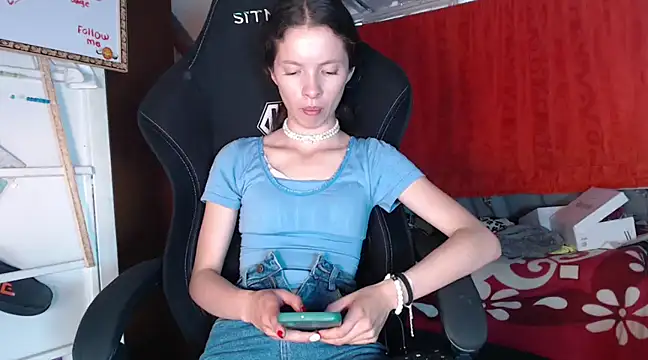 Snapshot of sweetdam12 chatting on 01/17/25, 07:27 sweetdam12 online show from 01/17/25, 07:27