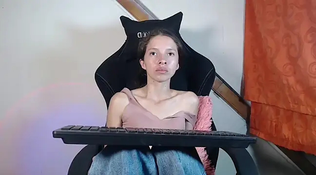 Snapshot of sweetdam12 chatting on 01/20/25, 10:15 sweetdam12 online show from 01/20/25, 10:15