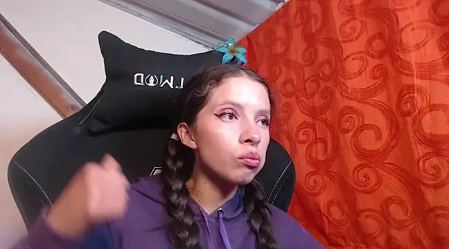 Snapshot of sweetdam12 chatting on 01/25/25, 07:18 sweetdam12 online show from 01/25/25, 07:18