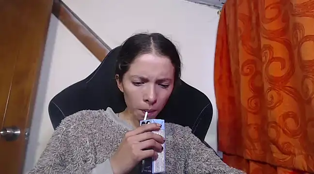 Snapshot of sweetdam12 chatting on 02/04/25, 09:10 sweetdam12 online show from 02/04/25, 09:10