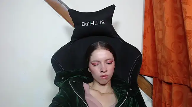 Snapshot of sweetdam12 chatting on 02/05/25, 11:28 sweetdam12 online show from 02/05/25, 11:28