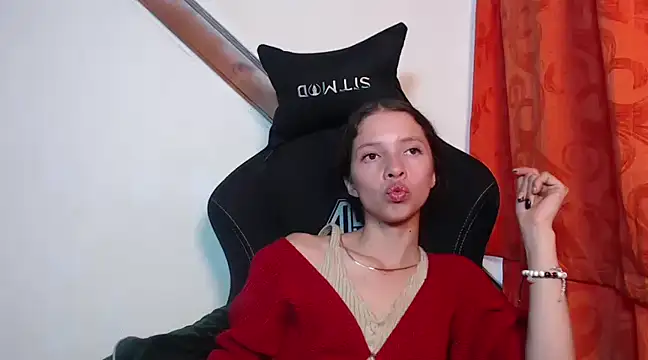 Snapshot of sweetdam12 chatting on 02/06/25, 08:02 sweetdam12 online show from 02/06/25, 08:02