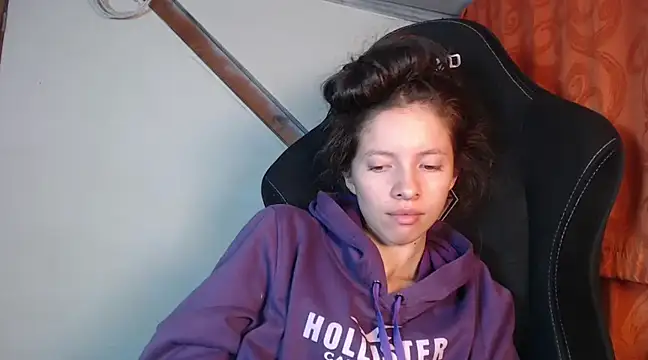 Snapshot of sweetdam12 chatting on 02/17/25, 11:20 sweetdam12 online show from 02/17/25, 11:20