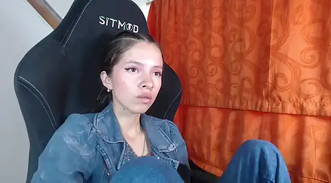 Snapshot of sweetdam12 chatting on 02/20/25, 08:25 sweetdam12 online show from 02/20/25, 08:25