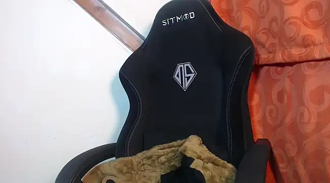 Snapshot of sweetdam12 chatting on 02/25/25, 10:18 sweetdam12 online show from 02/25/25, 10:18