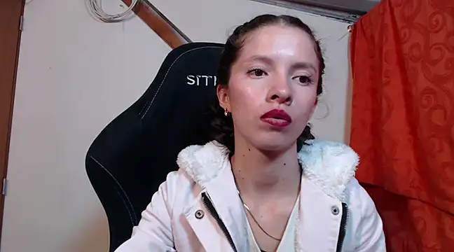 Snapshot of sweetdam12 chatting on 03/03/25, 08:21 sweetdam12 online show from 03/03/25, 08:21