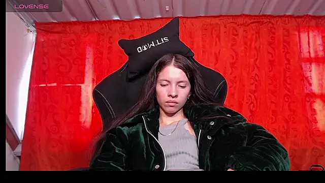 Snapshot of sweetdam12 chatting on 03/13/25, 08:43 sweetdam12 online show from 03/13/25, 08:43