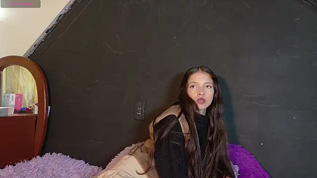 Snapshot of sweetdam12 chatting on 09/18/25, 07:38 sweetdam12 online show from 09/18/25, 07:38