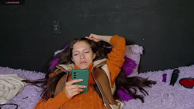 Snapshot of sweetdam12 chatting on 09/20/25, 08:43 sweetdam12 online show from 09/20/25, 08:43