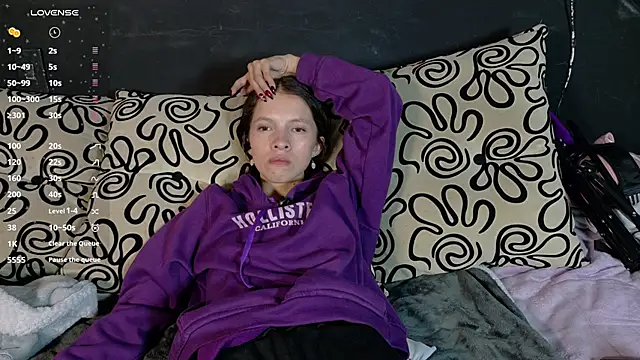 Snapshot of sweetdam12 chatting on 10/16/25, 07:48 sweetdam12 online show from 10/16/25, 07:48