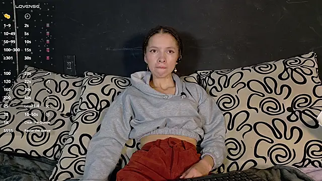 Snapshot of sweetdam12 chatting on 10/17/25, 07:49 sweetdam12 online show from 10/17/25, 07:49