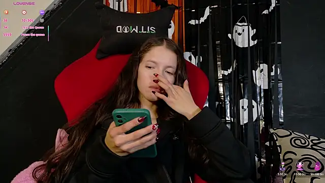 Snapshot of sweetdam12 chatting on 10/21/25, 07:14 sweetdam12 online show from 10/21/25, 07:14