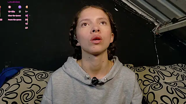 Snapshot of sweetdam12 chatting on 10/25/25, 08:14 sweetdam12 online show from 10/25/25, 08:14