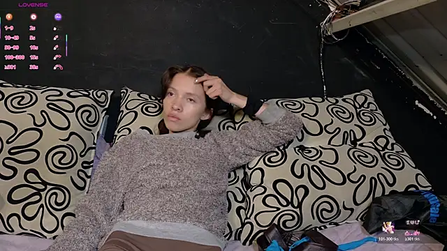 Snapshot of sweetdam12 chatting on 10/31/25, 08:10 sweetdam12 online show from 10/31/25, 08:10