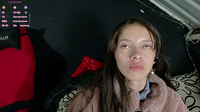 Snapshot of sweetdam12 chatting on 11/07/25, 09:15 sweetdam12 online show from 11/07/25, 09:15