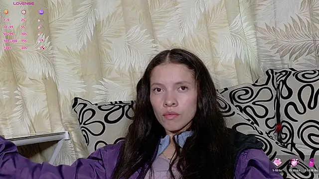 Snapshot of sweetdam12 chatting on 11/15/25, 08:27 sweetdam12 online show from 11/15/25, 08:27