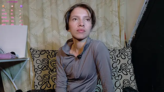 Snapshot of sweetdam12 chatting on 11/21/25, 08:51 sweetdam12 online show from 11/21/25, 08:51