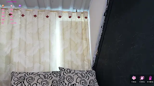 Snapshot of sweetdam12 chatting on 11/26/25, 07:04 sweetdam12 online show from 11/26/25, 07:04