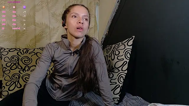 Snapshot of sweetdam12 chatting on 11/28/25, 07:05 sweetdam12 online show from 11/28/25, 07:05