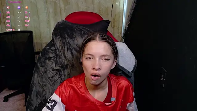 Snapshot of sweetdam12 chatting on 12/15/25, 08:24 sweetdam12 online show from 12/15/25, 08:24