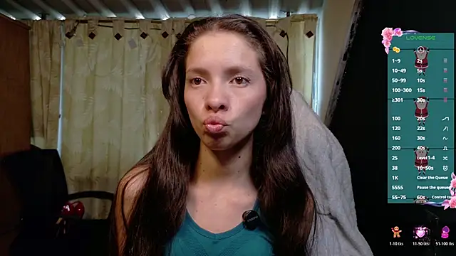 Snapshot of sweetdam12 chatting on 12/17/25, 08:04 sweetdam12 online show from 12/17/25, 08:04