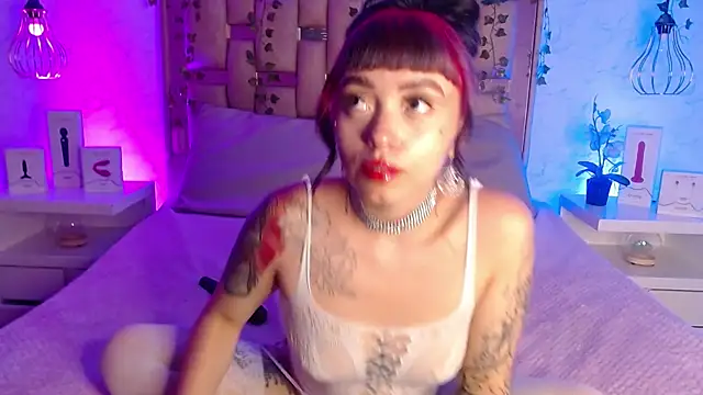 Snapshot of GigiVolkova chatting on 03/20/25, 11:12 GigiVolkova online show from 03/20/25, 11:12