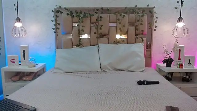 Snapshot of GigiVolkova chatting on 11/28/25, 02:14 GigiVolkova online show from 11/28/25, 02:14