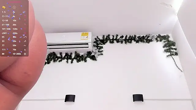 Snapshot of emma_curlsss chatting on 12/19/24, 01:51 emma curlsss online show from 12/19/24, 01:51