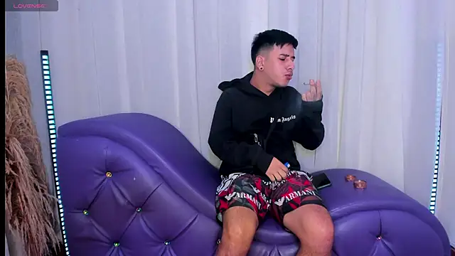 Yourslust  online show from 11/14/25, 01:43