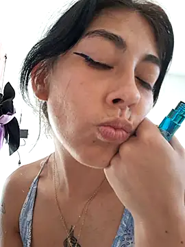 Snapshot of Cloe_adamsS chatting on 10/23/25, 09:35 Cloe adamsS online show from 10/23/25, 09:35