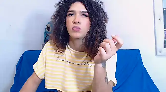 Snapshot of latingirl_curly_hot chatting on 12/06/24, 06:04 latingirl curly hot online show from 12/06/24, 06:04