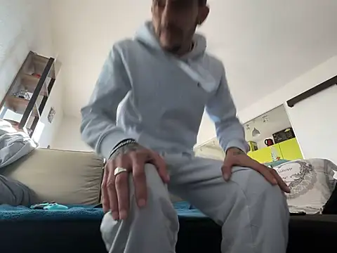 Rebeu313 online show from 12/26/24, 02:27